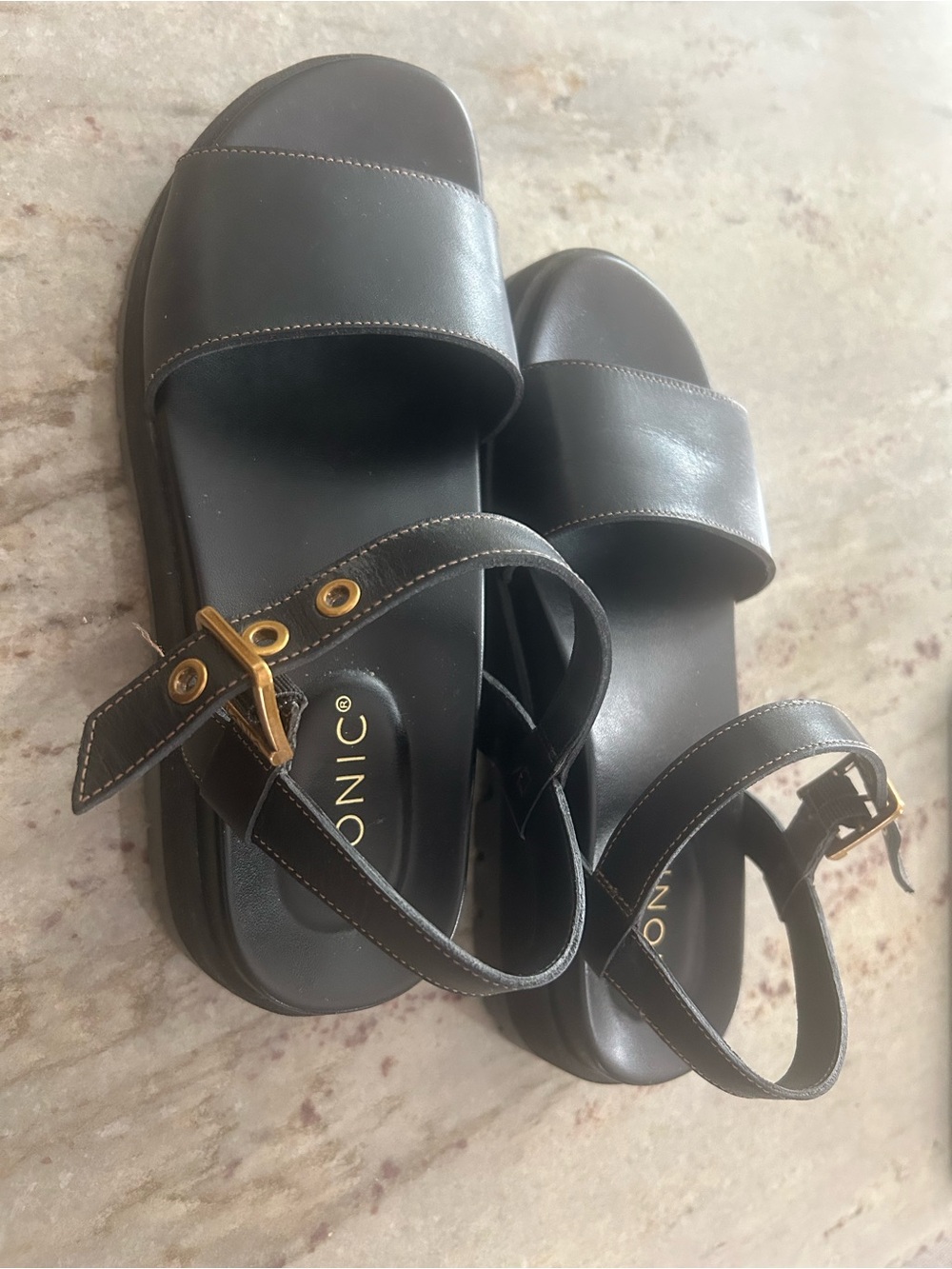 Vionic Women’s Black Jamie Lug Sandals - Excellent Condition - Size 6.5 - Picture 3 of 4